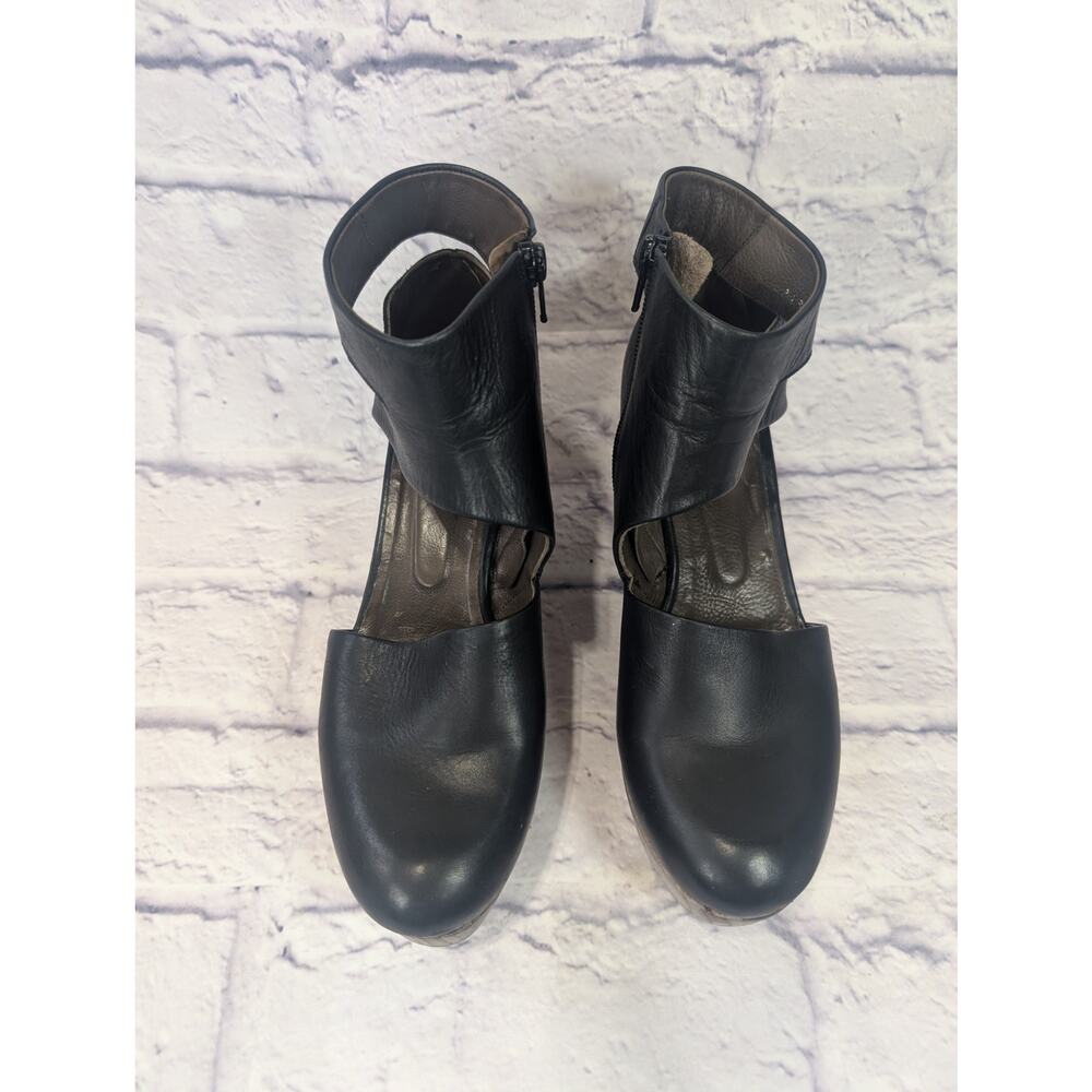 Coclico black modern platform wedge on wood heel sz 38/7-7.5 $350